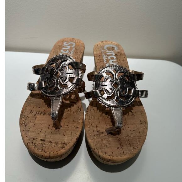 Circus by Sam Edelman Women's Gold Medallion Wedge Sandals | Size 7 - Picture 2 of 9